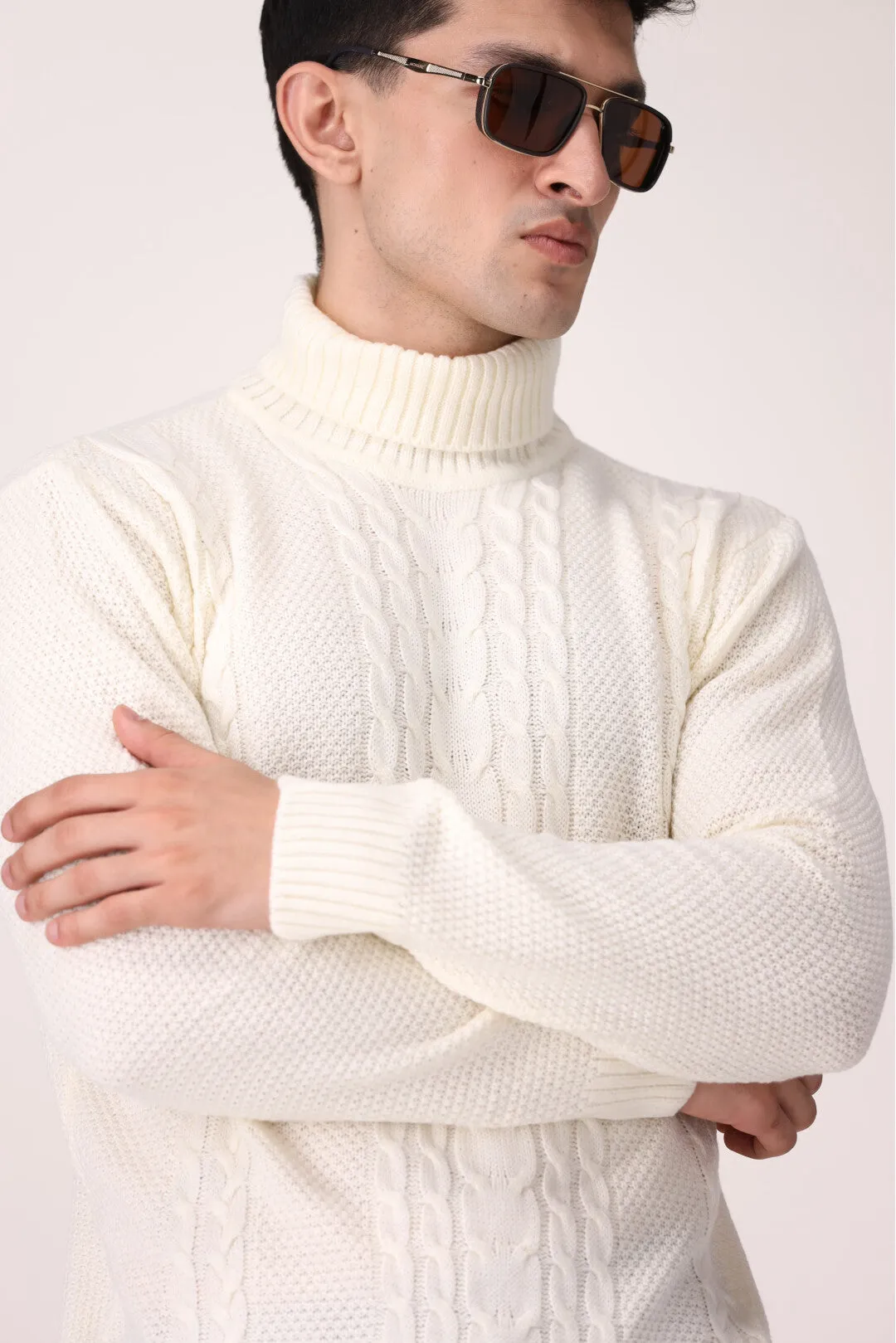 CABLE KNIT TURTLE NECK