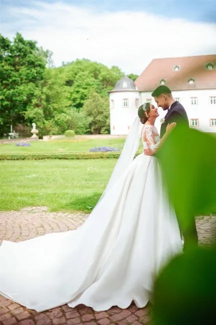 Designer Sweetheart Long White Satin Lace Wedding Dresses With Long Sleeves