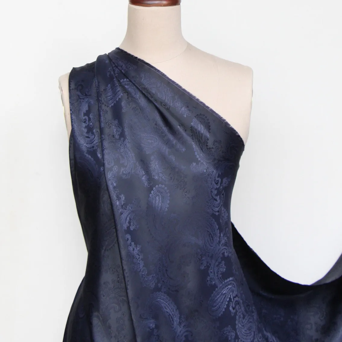 Lin Paisley Navy - Fancy Lining (147cm wide)