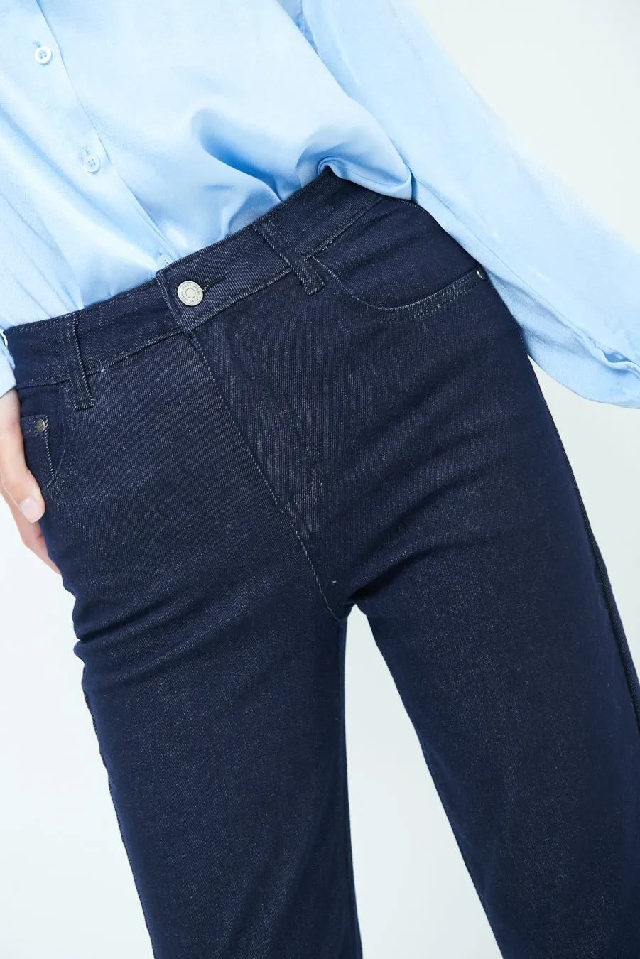 Sleek high-waist tapered jeans wholesale