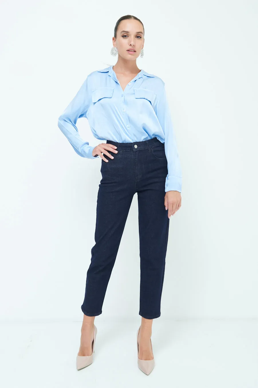 Sleek high-waist tapered jeans wholesale